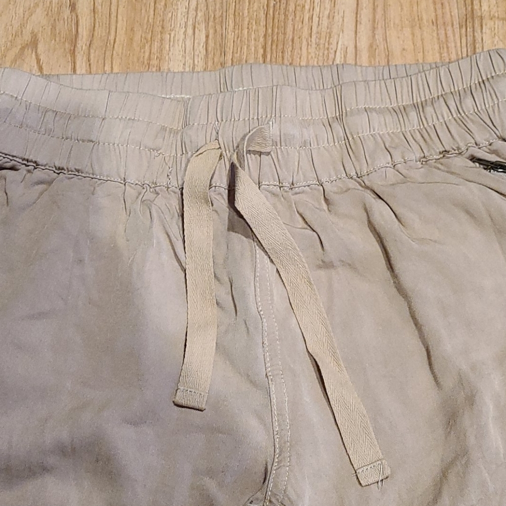 Khaki colored cargo panta - Picture 3 of 6